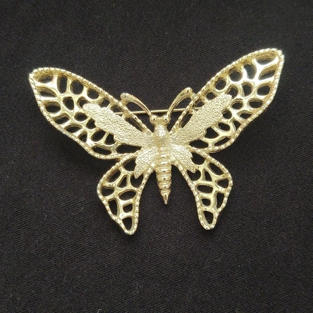 Sarah Coventry Vintage Gold Toned Butterfly Brooch - Picture 1 of 3